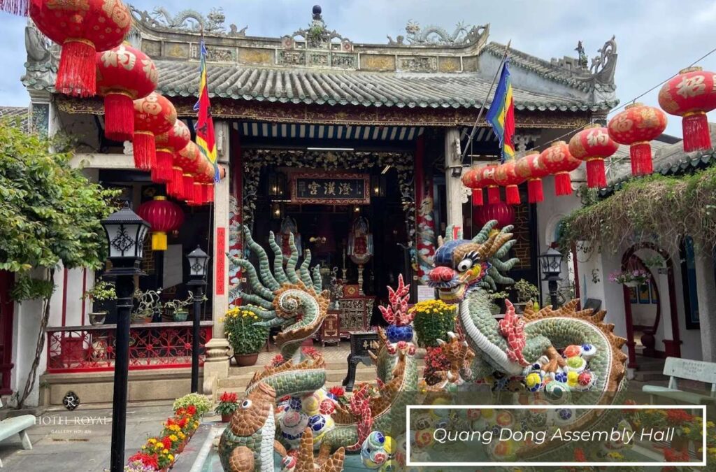 Quang Dong Assembly Hall features architectural fusion between Chinese and Vietnamese styles
