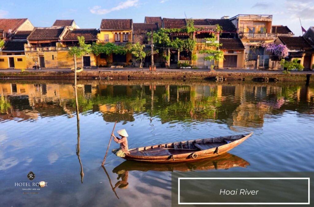Experience cruising on Hoai River
