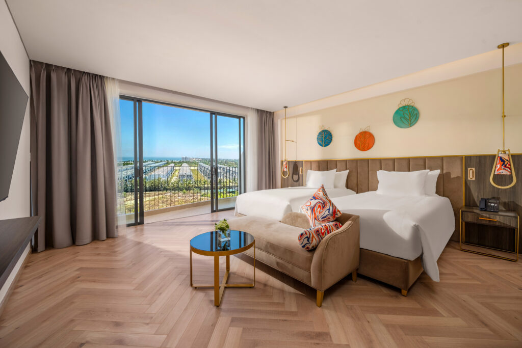 Deluxe room twin with partial ocean view by Da Nang beach