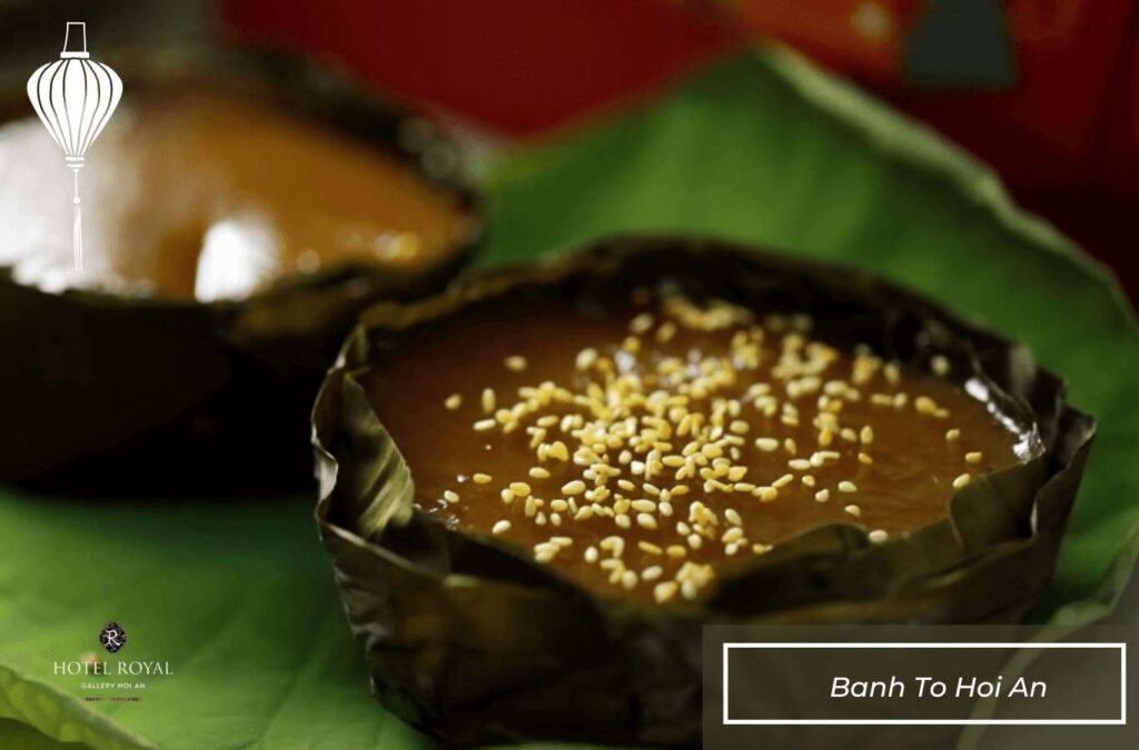 Banh to Hoi An is shaped like a bird's nest, made from sticky rice, brown sugar, and ginger.