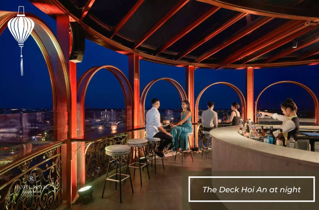 The Deck Hội An vào ban đêm