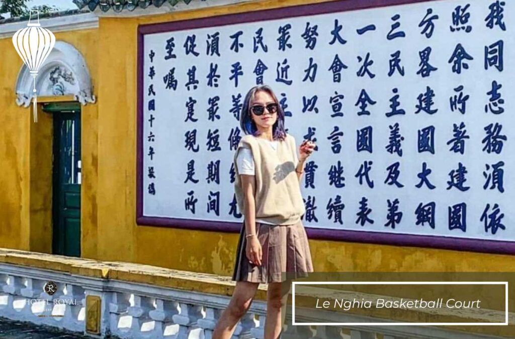 Take trendy photos at Le Nghia Basketball Court.