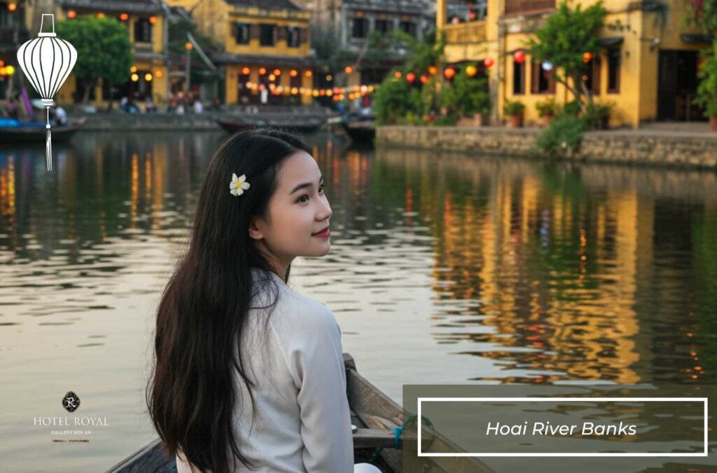 River cruise on the Hoai River