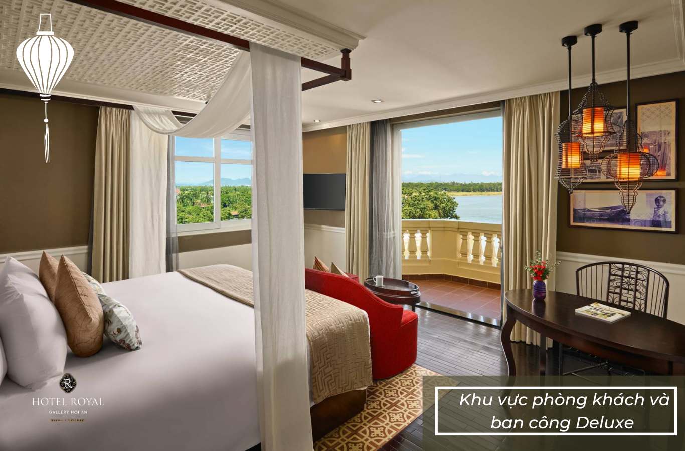 Khu vực phòng khách và ban công của phòng Deluxe