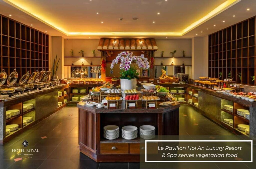 Enjoy vegetarian dishes in the elegant atmosphere of the hotel restaurant