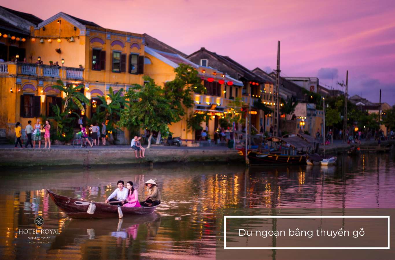 Du ngoạn trên sông Hoài bằng thuyền gỗ