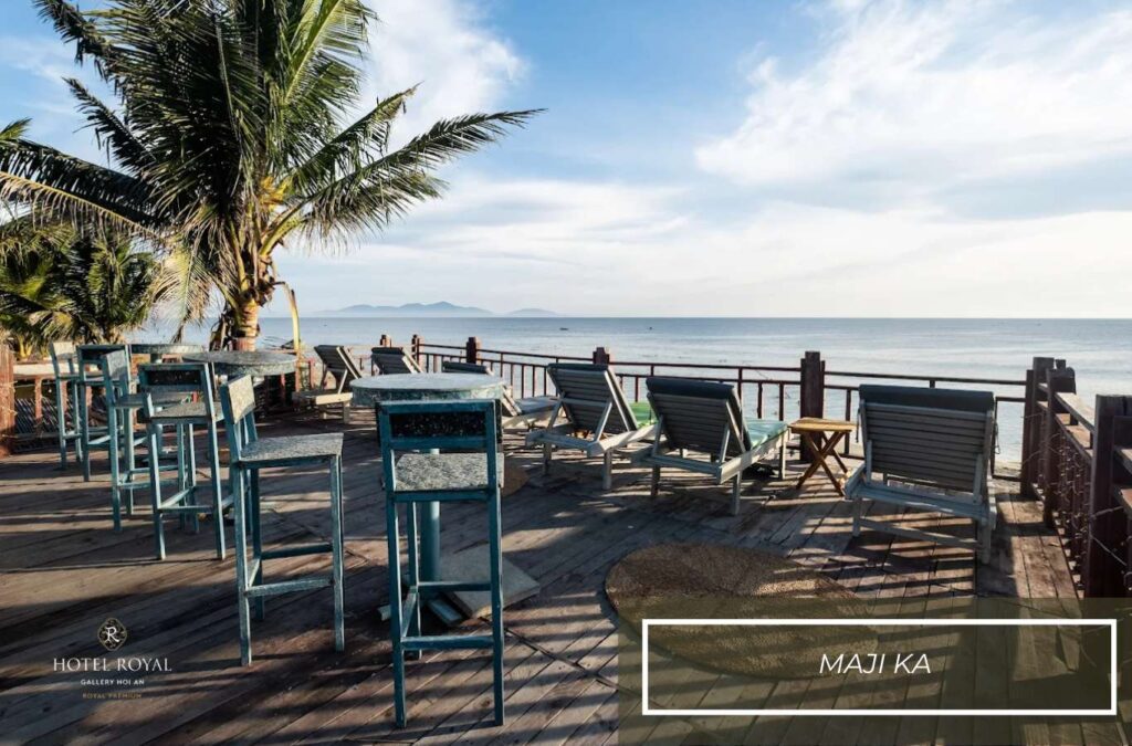 MAJI KA has a beachfront view, ideal for watching romantic sunsets.
