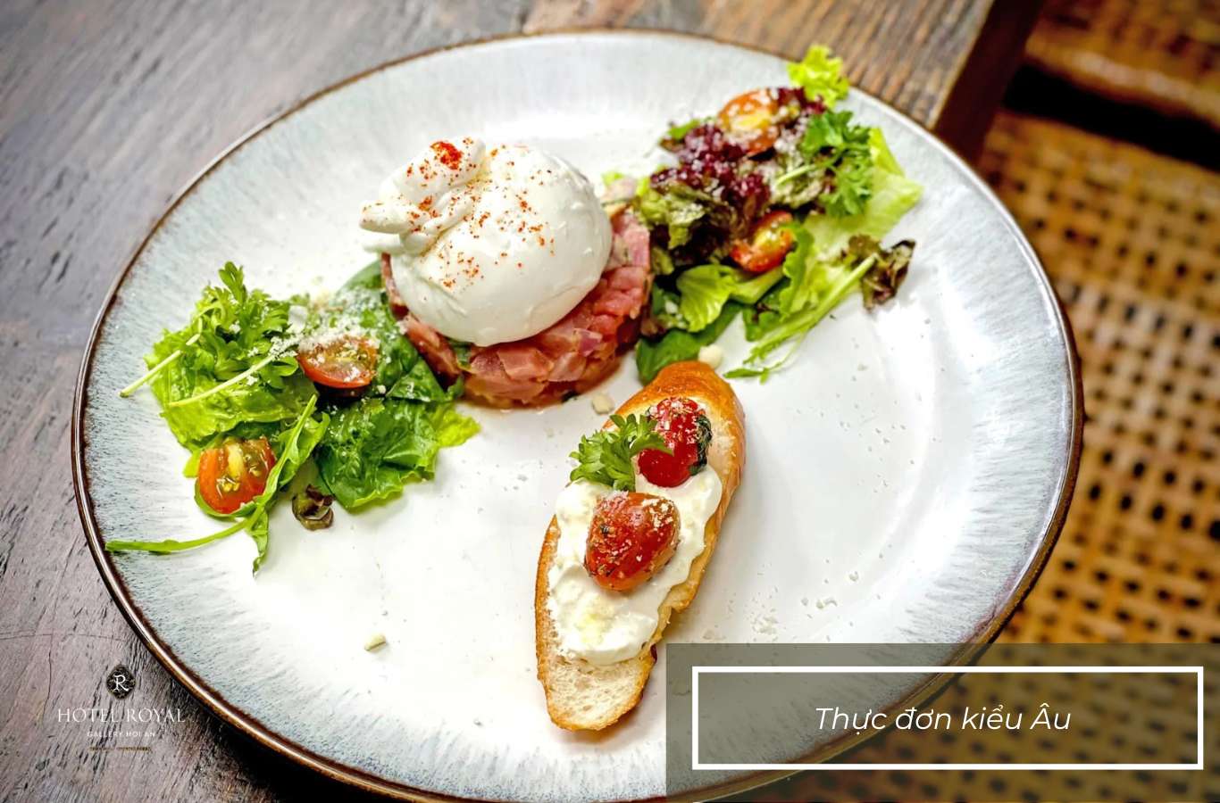 Thực đơn kiểu Âu bao gồm nhiều nền ẩm thực nổi tiếng như Pháp, Ý, Tây Ban Nha, Đức, Hy Lạp và Anh