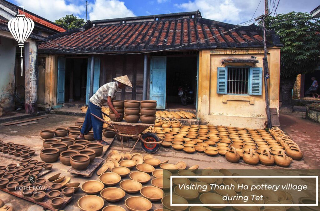 You can visit Thanh Ha pottery village during Tet
