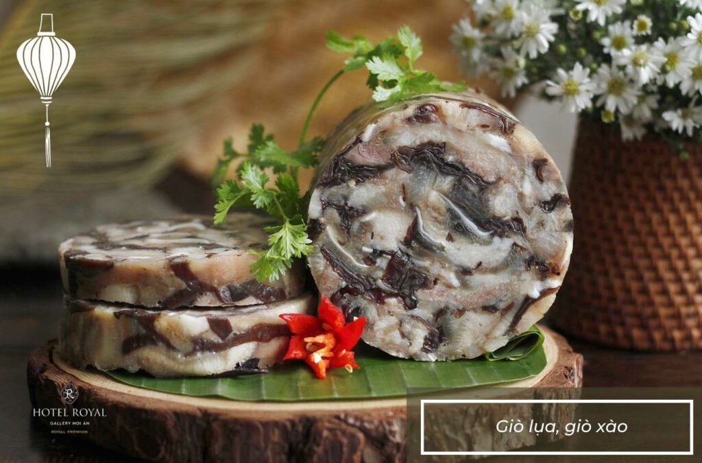 Gio lua and gio xao are two indispensable traditional dishes in the Northern Tet meal